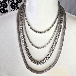 NWOT Silvertone multistrand mesh necklace